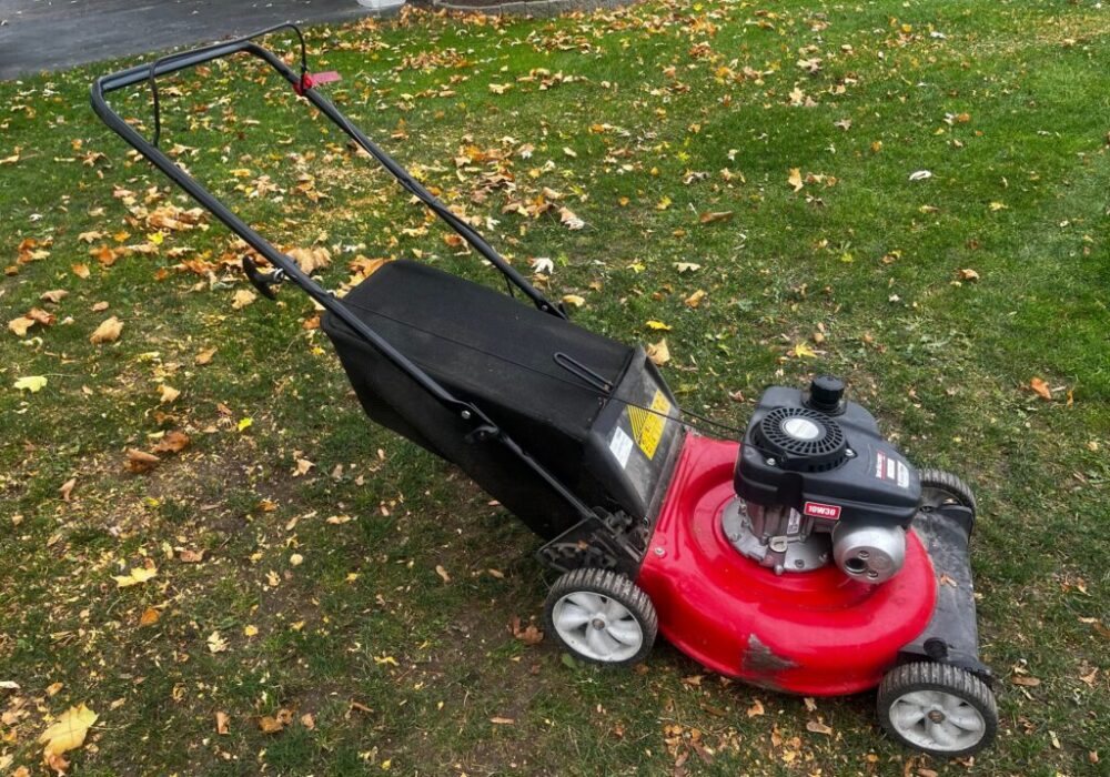 Yard machine push mower 20” with bagger
