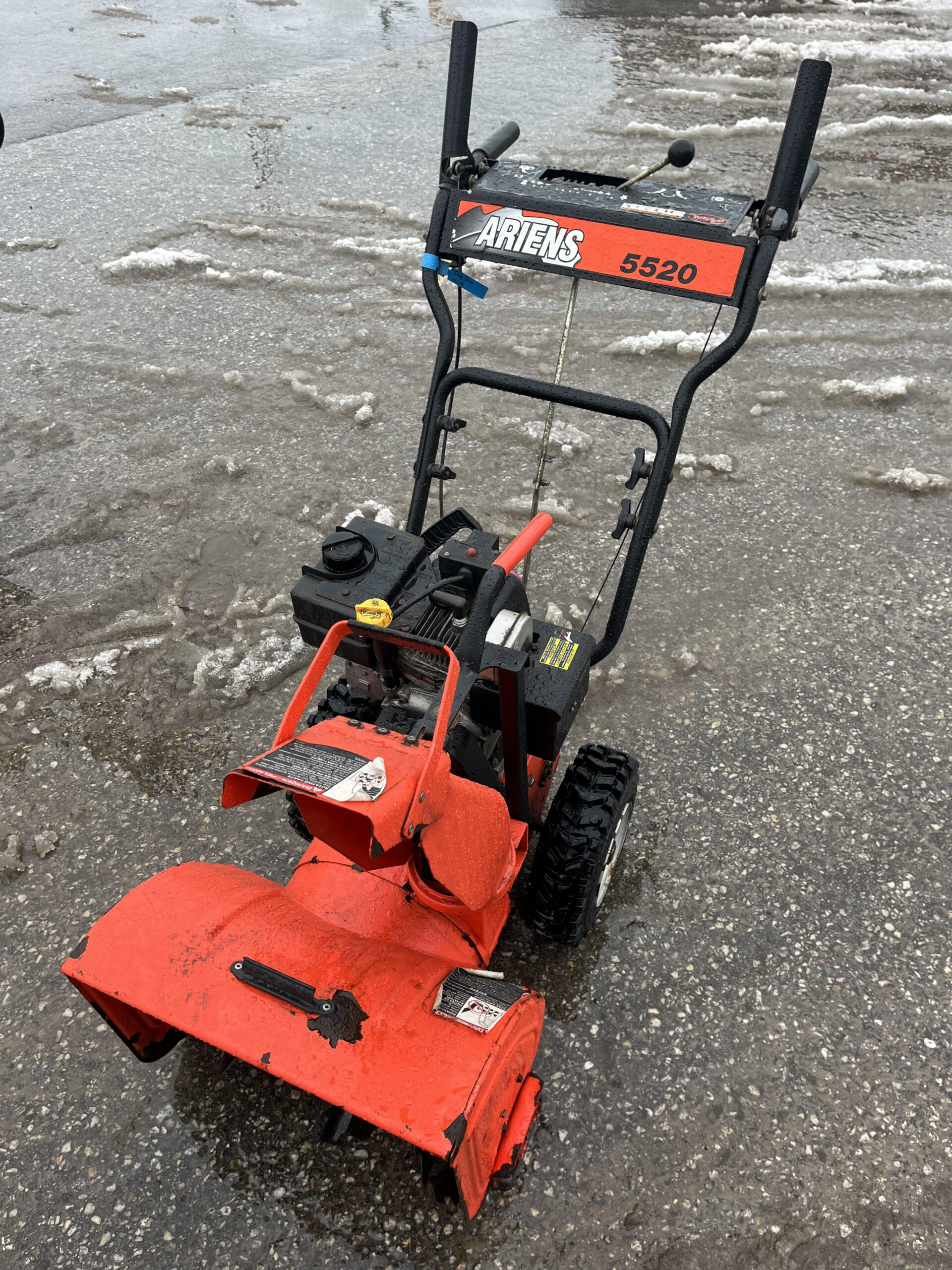 Ariens 20” snowblower with electric start!